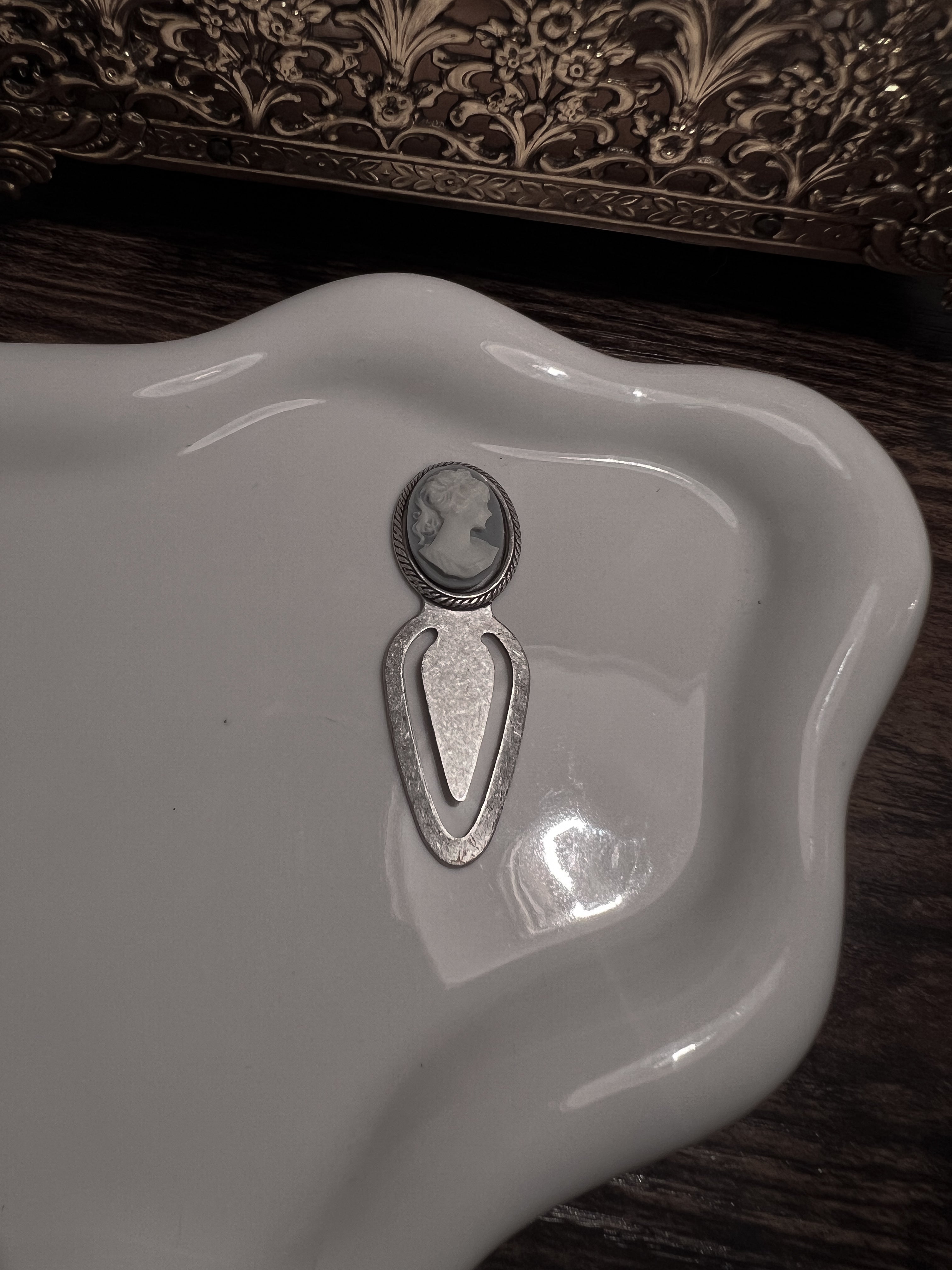 VAIGE Blue & white cameo lady portrait silver